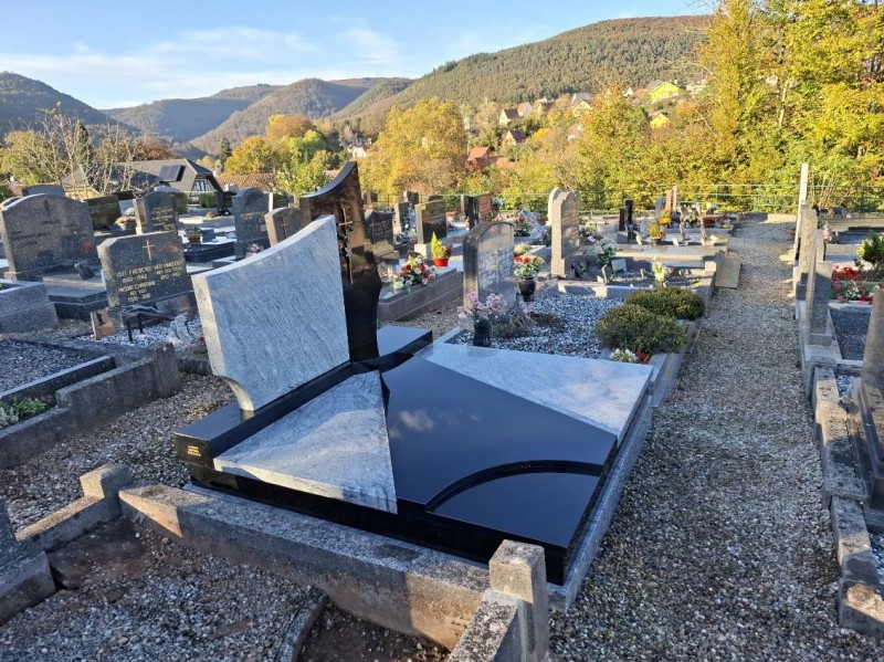 Mise en place d’un monument funéraire pierre tombale de 4m² au cimetière de Niederbronn-les-Bains