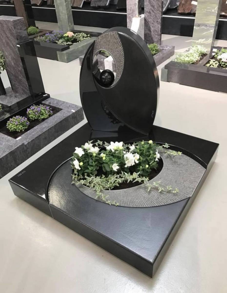 Monument Funéraire en granit pour tombe urne