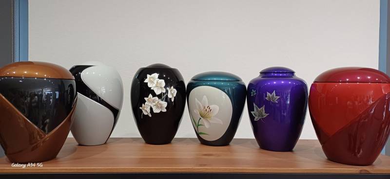 Urnes funéraires colorées et à motif moderne avec fleurs en fibres à Haguenau